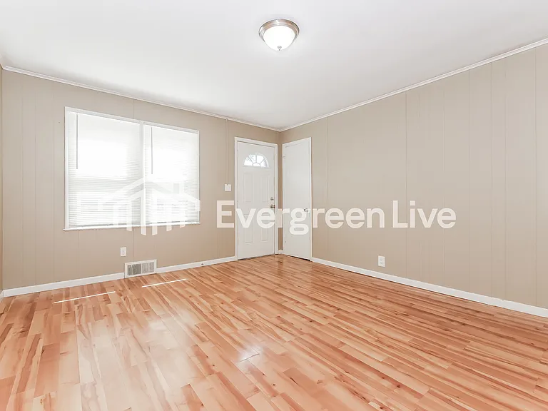 13128 Parker Ave — Photo 4