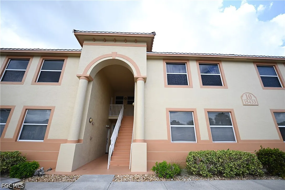 3 bed, 2.0 bath, 1043 sqft, $1,700 — Photo 1