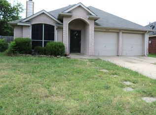 6034 Maple Leaf Dr, Arlington, TX 76017