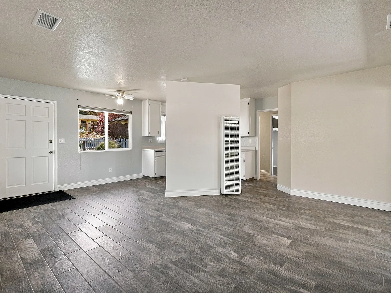 2 bed, 1076 sqft, $2,900 — Photo 2