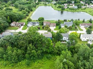 8510 W Lake Pointe Dr, Franklin, WI 53132