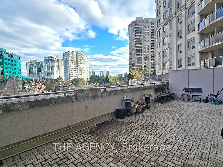 25 Kingsbridge Garden Cir #226 — Photo 23