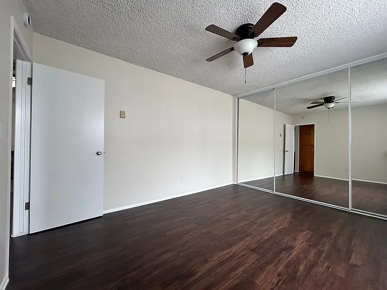 4945 Narragansett Ave — Photo 3