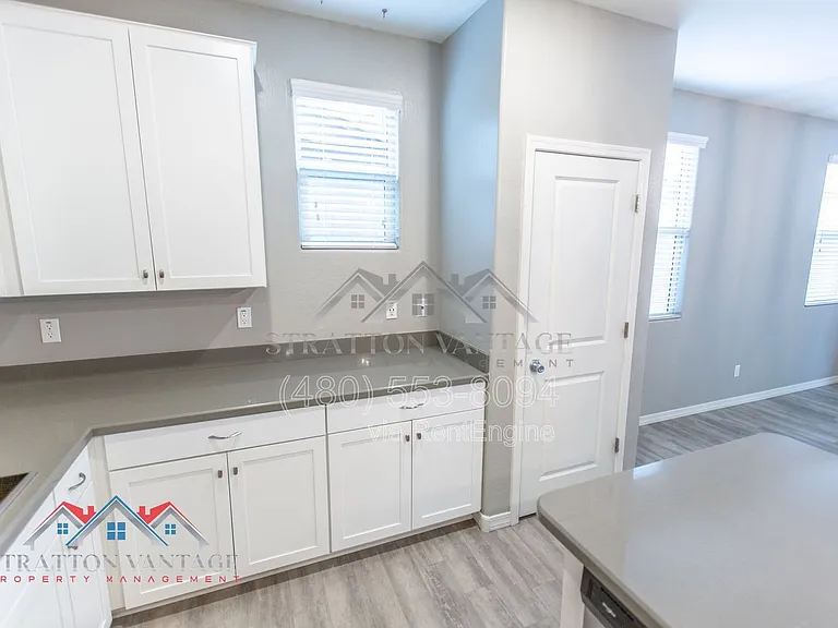11689 N 166th Dr — Photo 28