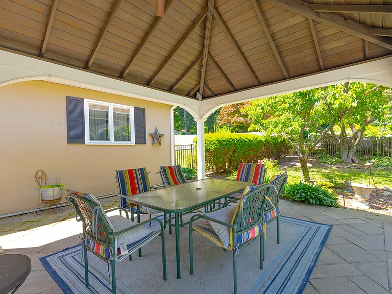 8 Crosby Ln — Photo 27