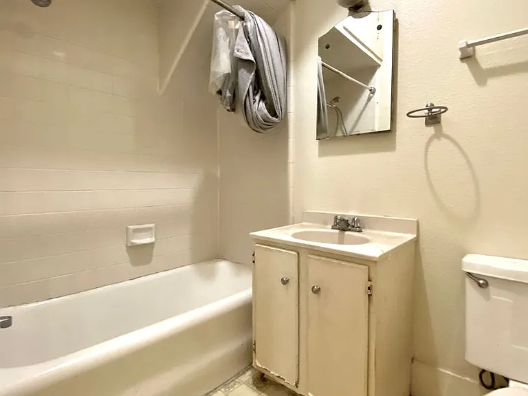 1103 W 22nd St #A — Photo 16