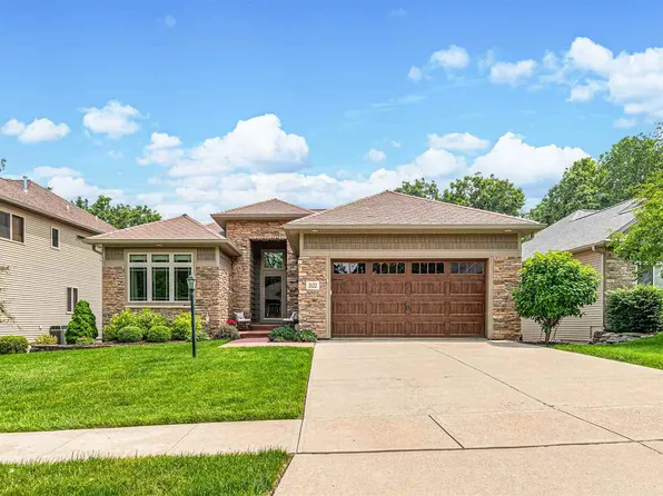 2122 Dempster Dr, Coralville, IA 52241