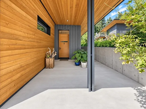 421 Laurel St, Sunshine Coast, BC V0N 1V0
