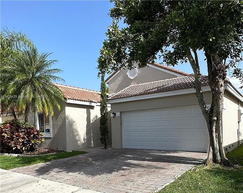 1st image of 364 Bermuda Springs Dr