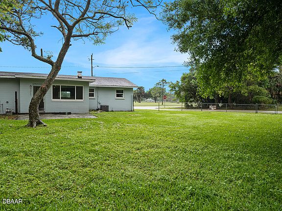 3rd image of 551 Calle Grande St