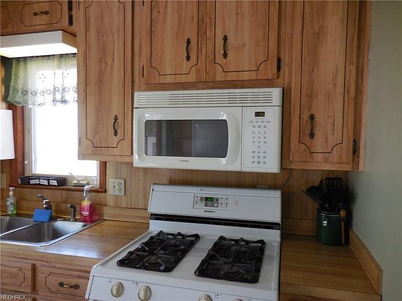 5th image of 27185 Forestview Ave