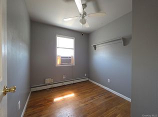 657 N Delaware Ave, Lindenhurst, NY 11757