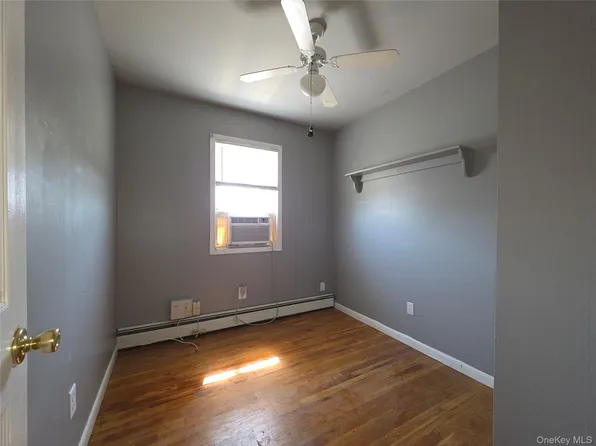 657 N Delaware Ave, Lindenhurst, NY 11757