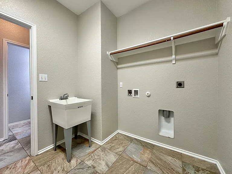 3405 Rusack Dr — Photo 36
