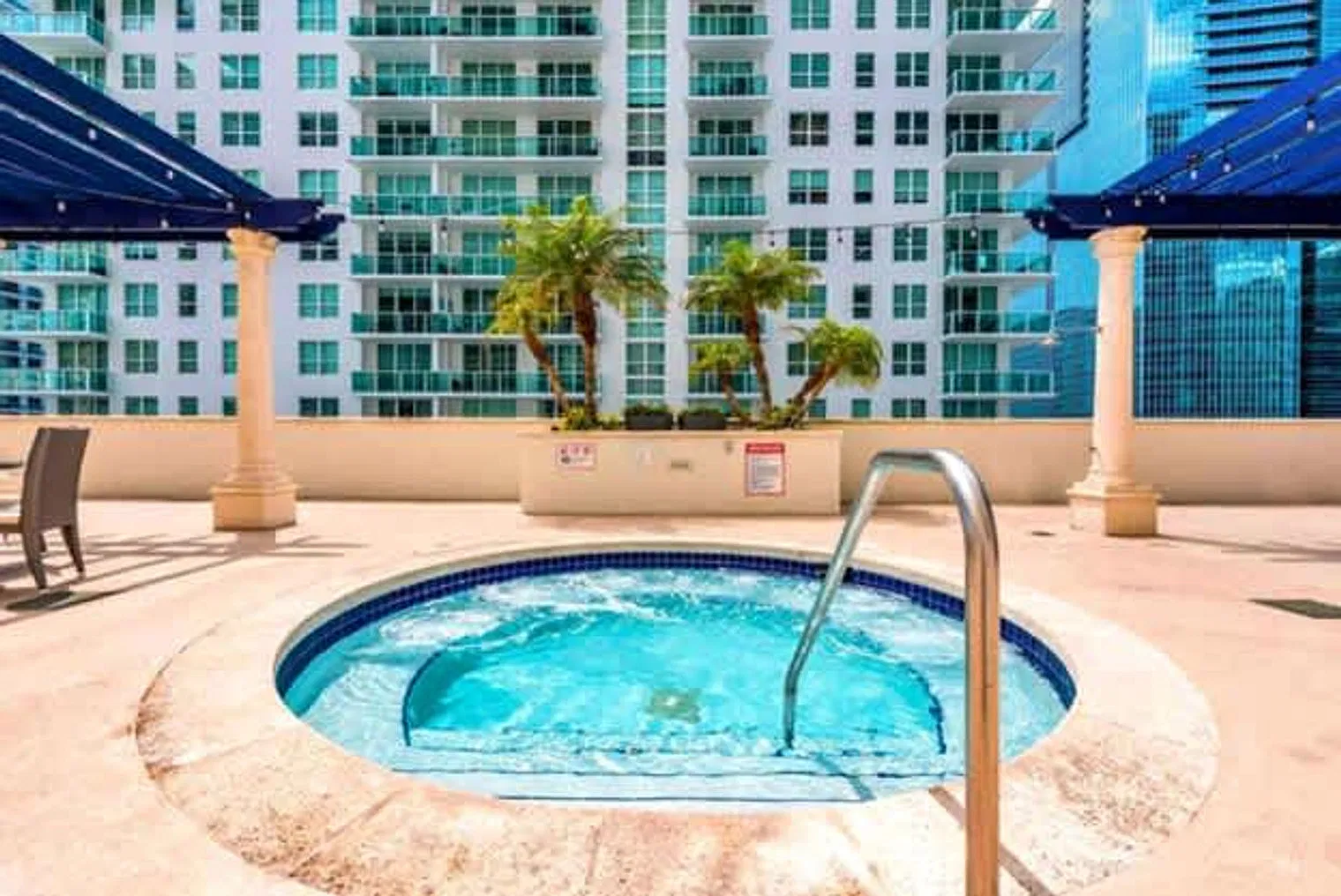 1 bed, 1.0 bath, 807 sqft, $4,815 — Photo 2