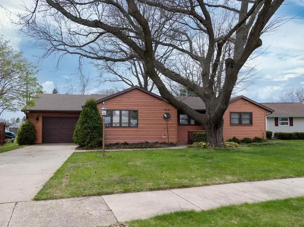 1013 North Claremont Drive, Janesville, WI 53545