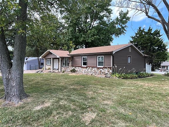 2nd image of 4913 Cherry Blossom Ln