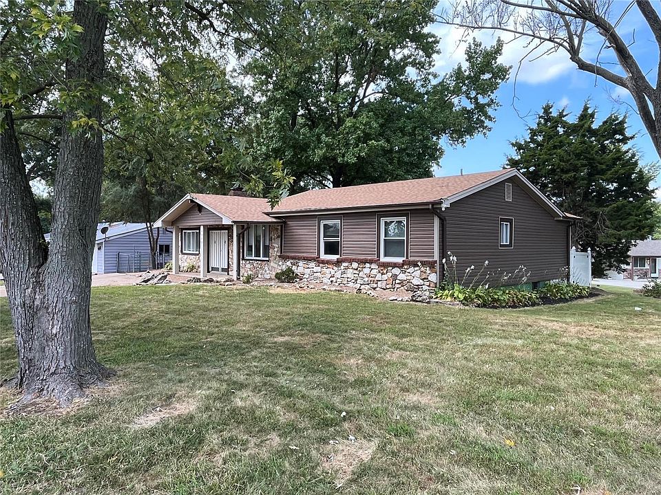4913 Cherry Blossom Ln, Hazelwood, MO 63042 | Zillow