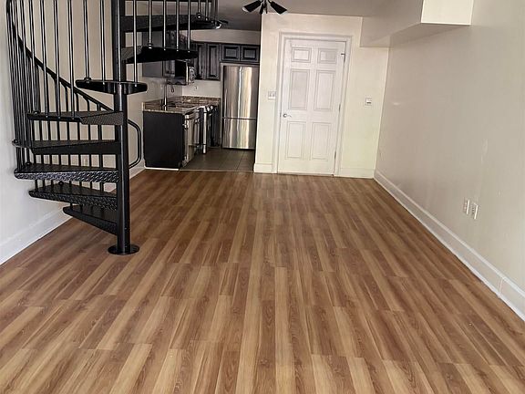 3rd image of 1520 Main St Suite 1C