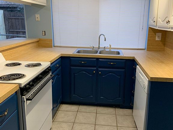 5th image of 2613 San Sabastian Cir