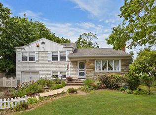 3 Glen Rd, Massapequa Park, NY 11762