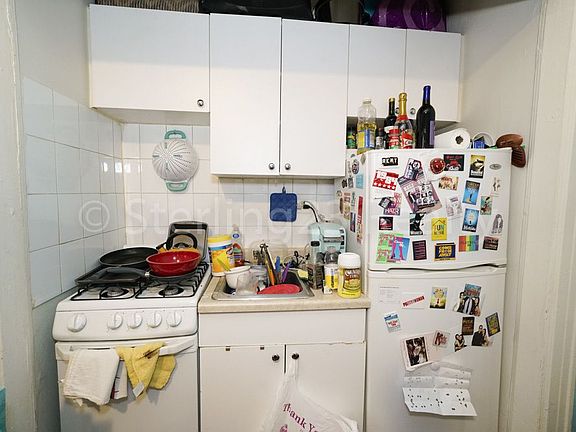 3rd image of 2384 26th St APT 1B
