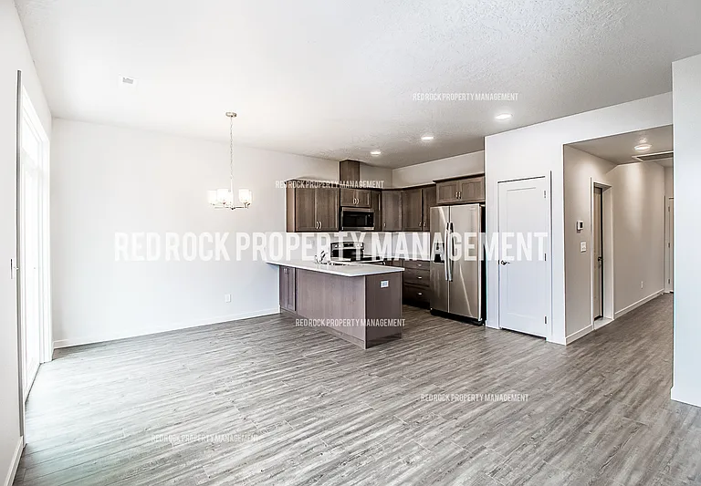 319 S Woodlawn Ln — Photo 11