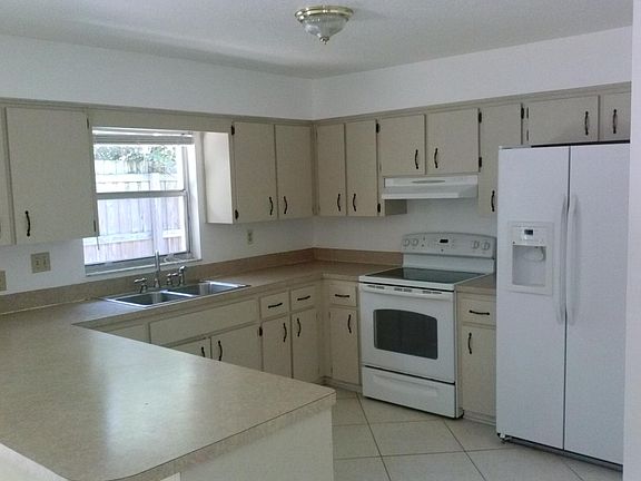 Large kitchen with walk in pantry