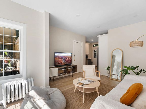 3rd image of 4320 N Clarendon Ave APT 2011