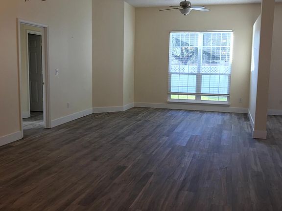 4th image of 1905 Hawkins Cove Dr W