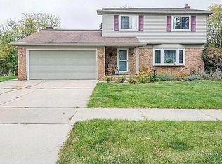 625 Willis Rd, Saline, MI 48176