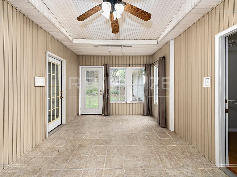 105 Ventura Cir — Photo 38