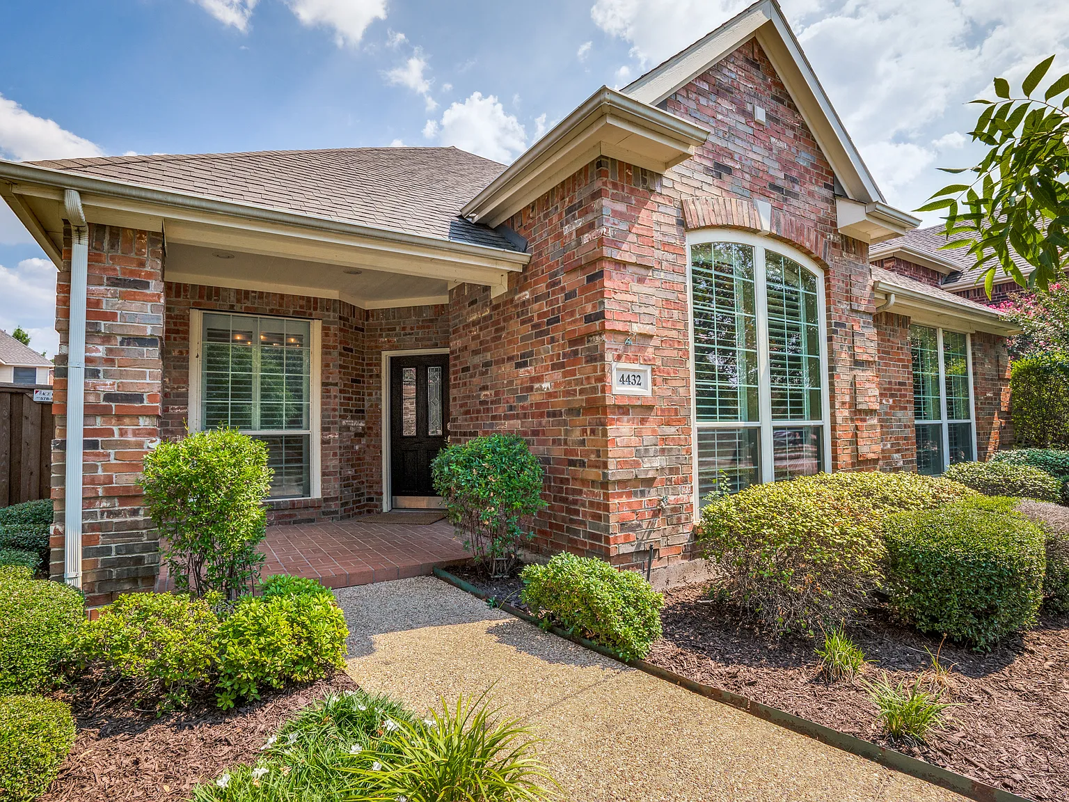 4 bed, 2106 sqft, $7,549 — Photo 2