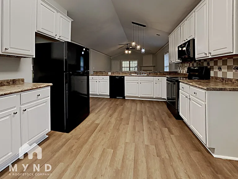 2086 Edgewood Dr — Photo 5