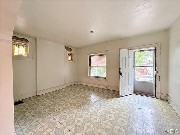 4th image of 4176 Newport Ct