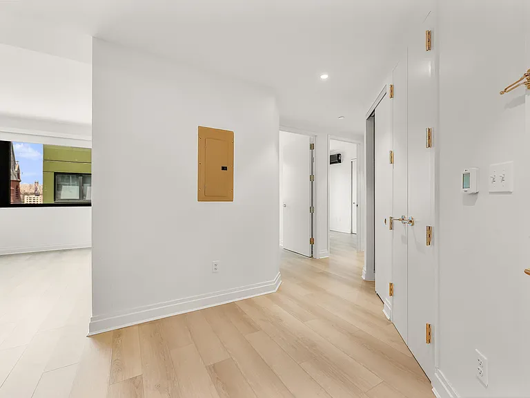 10-25 Jackson Ave #9B — Photo 5