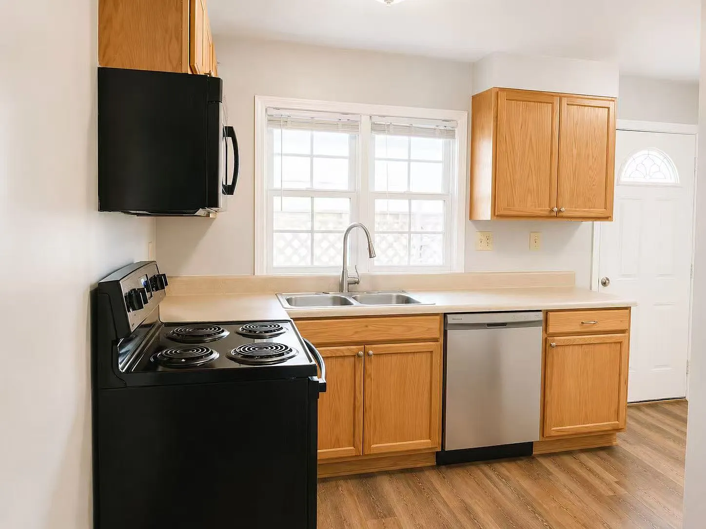 2 bed, 1025 sqft, $1,280 — Photo 1