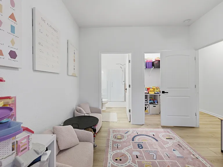 202 Shady Oaks Way — Photo 2