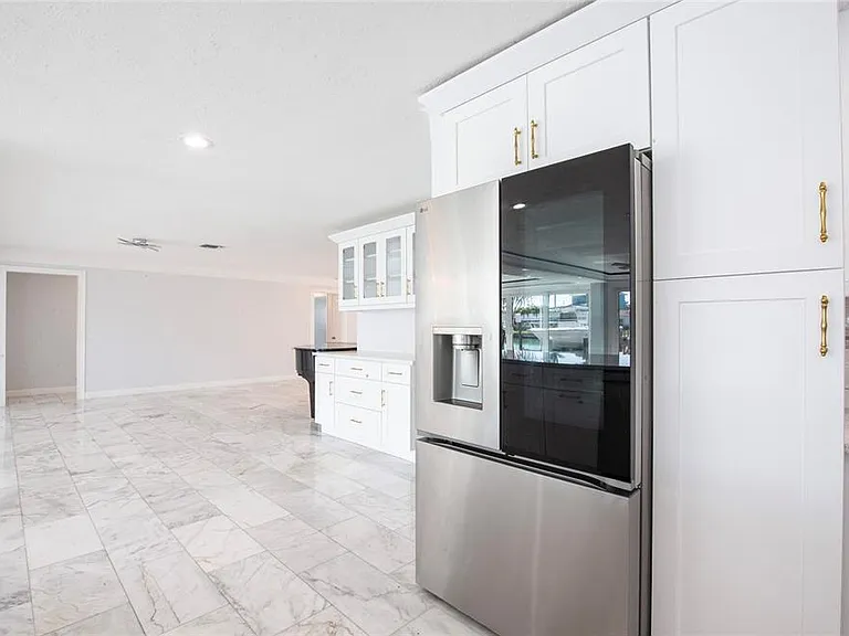 551 Crystal Dr — Photo 26