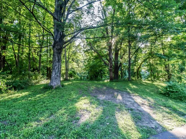 23 Farrell Road, Newtown, CT 06470