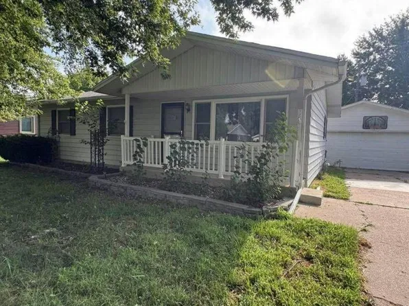 414 17th St, Aurora, NE 68818