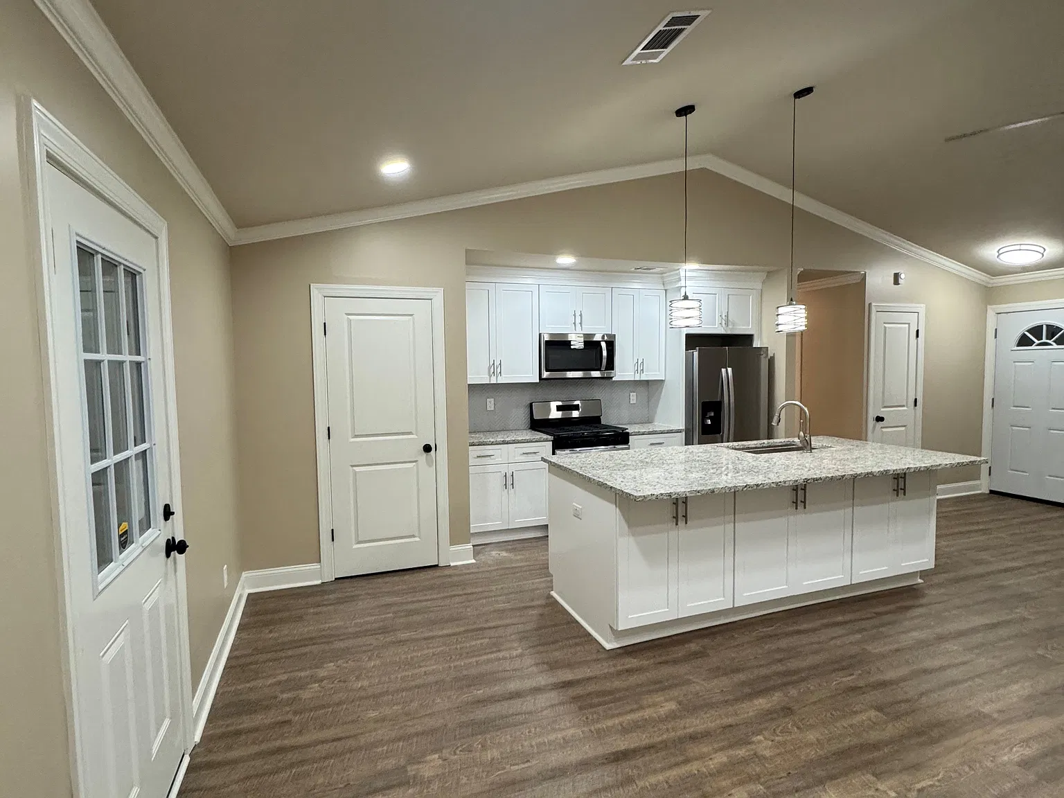 3 bed, 1490 sqft, $2,000 — Photo 4
