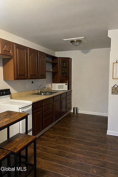 4th image of 1276 Ridge Road