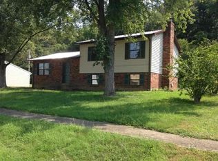 1209 Clear Ridge Ln, Radcliff, KY 40160