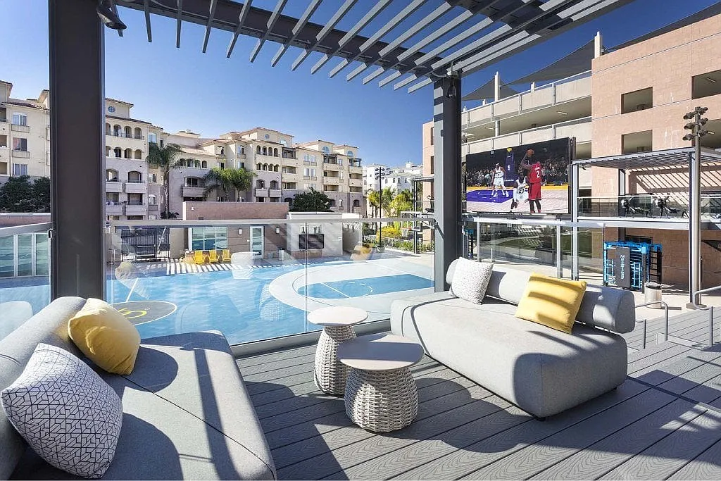 360 Luxury Apartments — Photo 4