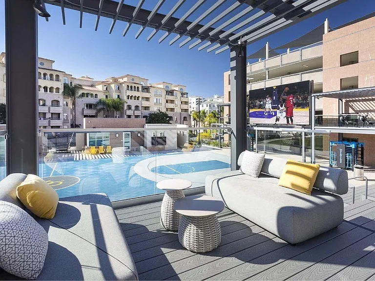 360 Luxury Apartments — Photo 17
