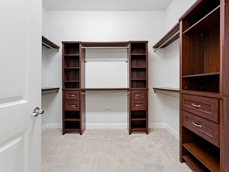9025 Laureate Blvd — Photo 33