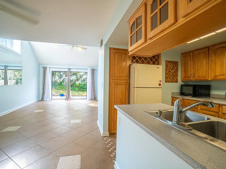 4901 Sandcastle Cir — Photo 6