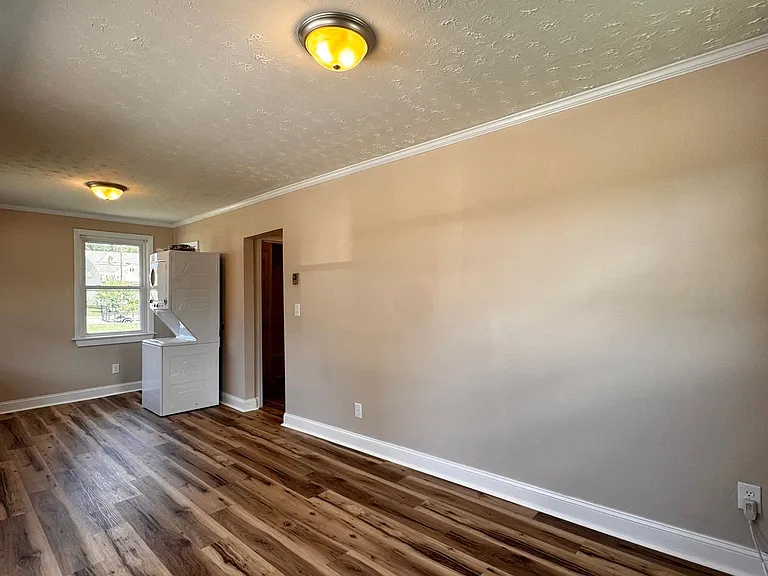 912 Forest St — Photo 43