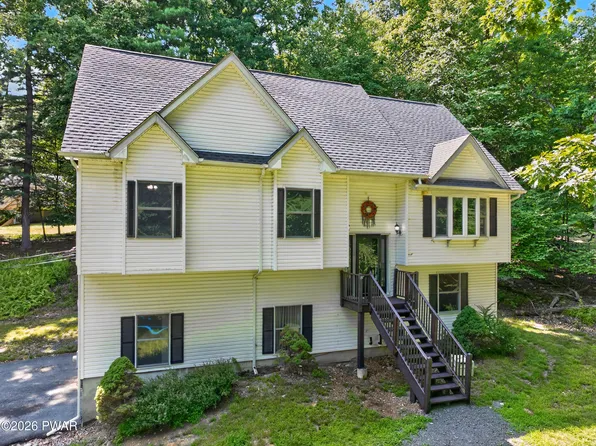 115 Blackberry Dr, Milford, PA 18337